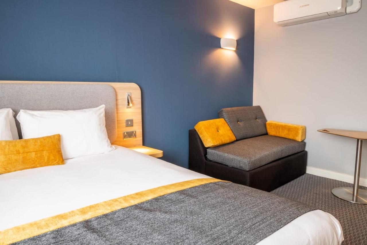 Knowsley Inn & Lounge Екстериор снимка